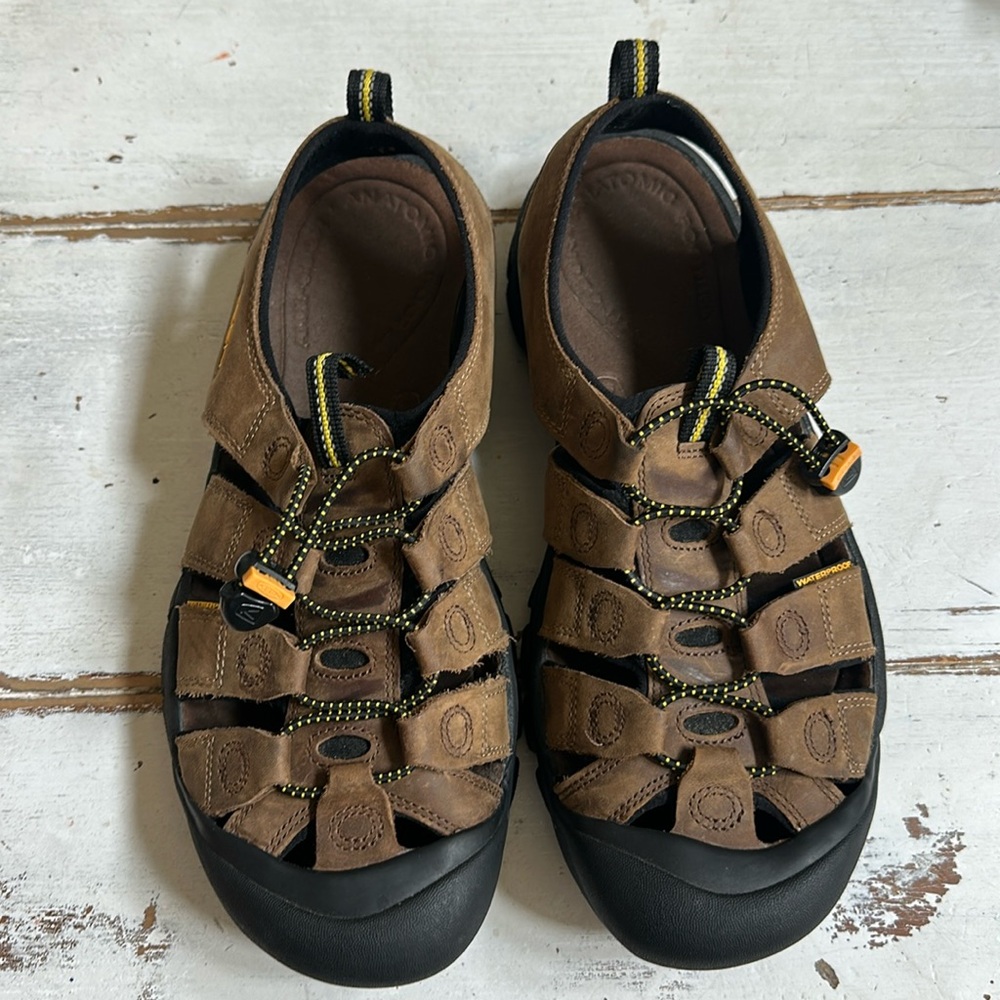 Brown keen men’s size 11 water shoes